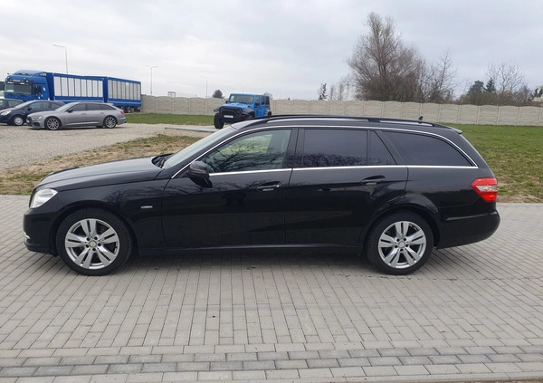 Mercedes-Benz Klasa E cena 52500 przebieg: 252000, rok produkcji 2012 z Włodawa małe 562